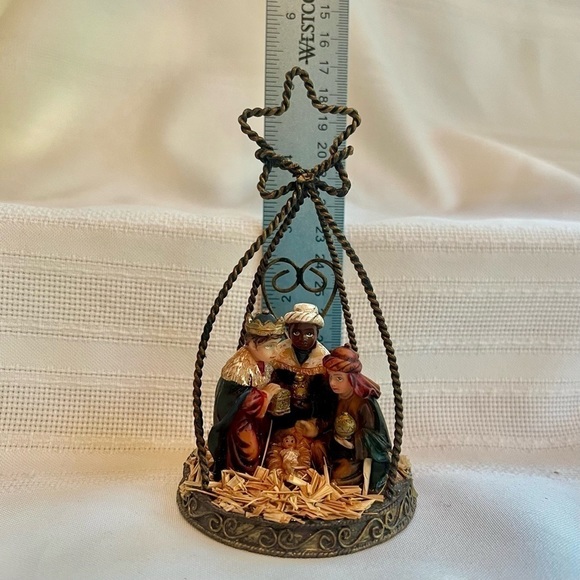 Nativity Three Wise Men Magi Baby Jesus in Manager Figurine EUC - Picture 8 of 9